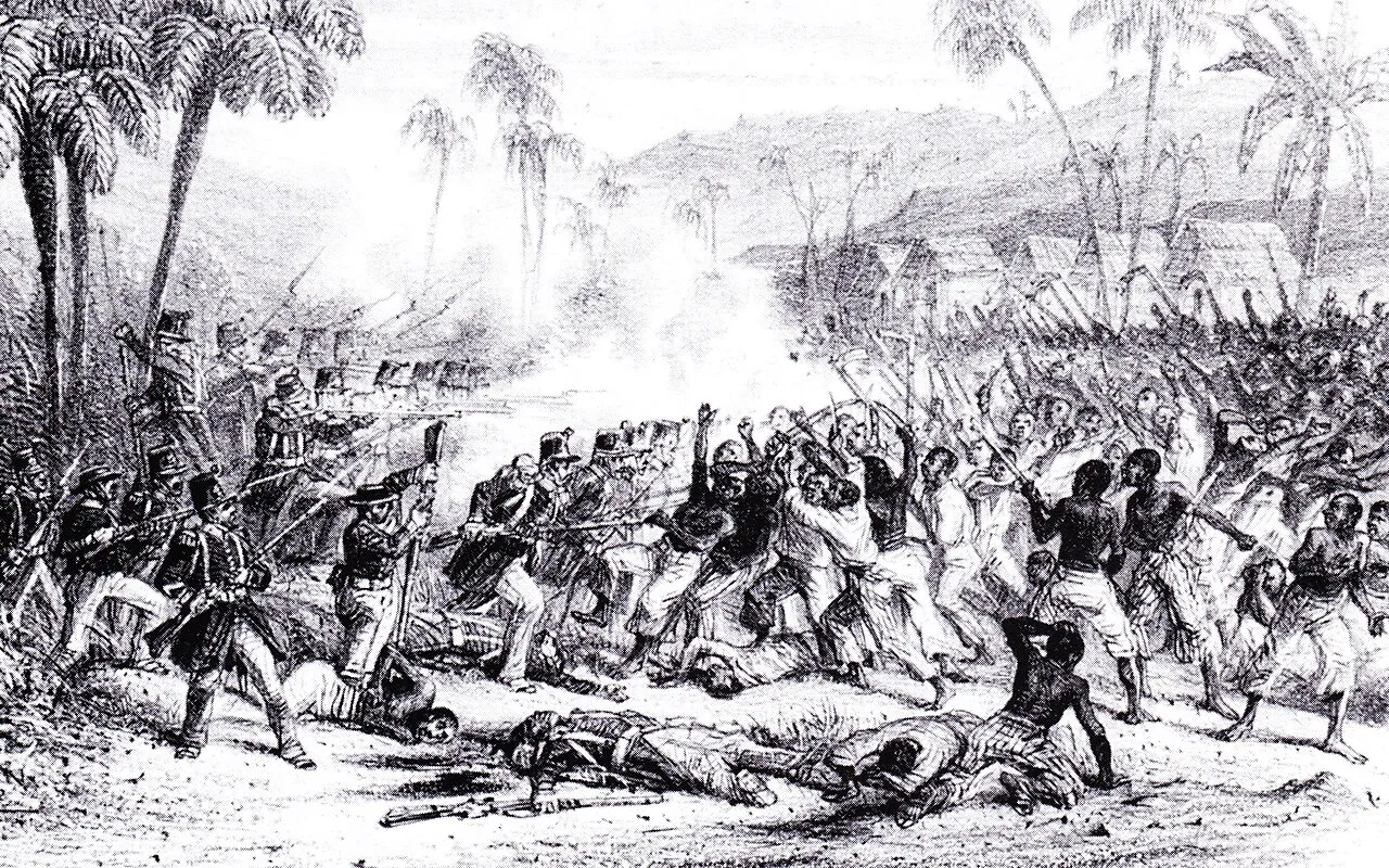 Gravure en noir et blanc : à gauche, une ligne de gendarmes et d'hommes armés tire au fusil ; à droite, une foule d'esclaves brandissant des coutelas et des bâtons ; des corps à terre au premier plan, des palmiers et des maisons au fond.